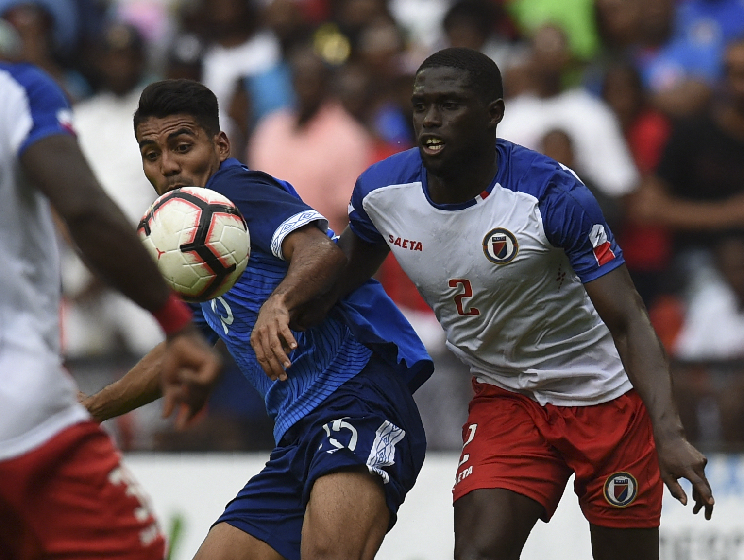 Carlens Arcus, sentinelle du flanc droit